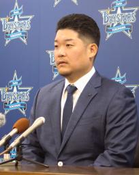 　契約更改を終えて記者会見するＤｅＮＡ・筒香＝２０日、横浜市内の球団事務所