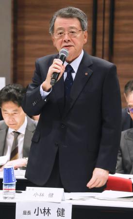 　国民スポーツ大会の将来像を議論する有識者会議の会合であいさつする小林健座長＝２０日午後、東京都内