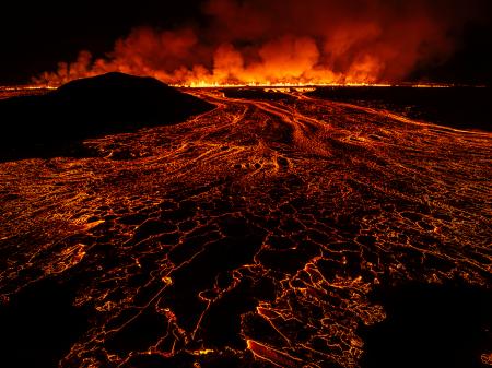 　アイスランド南西部レイキャネス半島で噴火した火山＝２０日（ＡＰ＝共同）