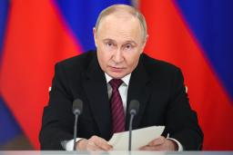 　１１日、ロシア・モスクワのクレムリンで記者発表するプーチン大統領（タス＝共同）
