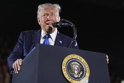 　米南部アラバマ州で、イベントに出席するトランプ大統領＝１日（ＡＰ＝共同）