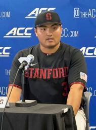 　初戦敗退で米国１年目のシーズンが終了し、記者会見するスタンフォード大の佐々木麟太郎＝２０日、ダーラム（共同）