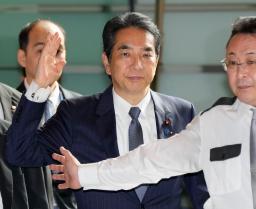 　首相官邸に入る江藤農相＝２１日午前