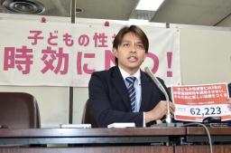 　記者会見する元ジャニーズＪｒ．の中村一也さん＝２１日午後、東京・霞が関の司法記者クラブ