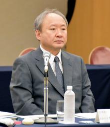 　講演する日銀の野口旭審議委員＝２２日午前、宮崎市