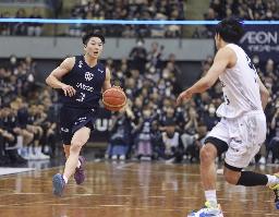 　信州戦で攻めるＡ千葉・黒川＝１１日、千葉ポートアリーナ