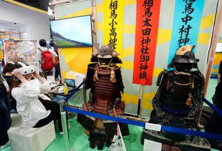 　「福島復興展示」で紹介されている伝統行事「相馬野馬追」の甲冑＝２２日午後、大阪市此花区の夢洲