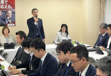 　高校授業料無償化に関する自民党の会合＝２３日午前、東京・永田町の党本部