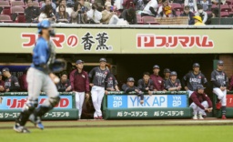 　延長１２回で日本ハムと引き分けた楽天ナイン＝楽天モバイルパーク