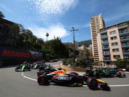 　Ｆ１モナコＧＰ決勝で走行するレッドブルの角田裕毅＝２５日、モンテカルロ（ロイター＝共同）
