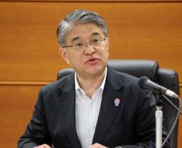 　記者会見する日銀大阪支店の正木一博支店長＝２６日午後、大阪市北区