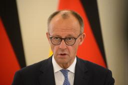 　ドイツのメルツ首相＝２２日、リトアニア首都ビリニュス（ゲッティ＝共同）