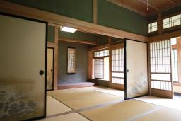 　昭和天皇が入居予定だった御座所＝２７日午後、長野市の「松代地震観測所」