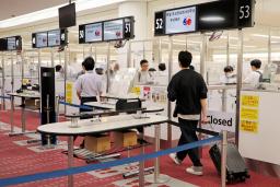 　日韓国交正常化６０周年の節目に合わせ設けられた韓国人専用の入国審査レーン＝１日午前、羽田空港第３ターミナル