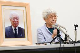 　夫滋さんの死去から５年となるのを前に、取材に応じる横田めぐみさんの母早紀江さん＝３日午後、川崎市