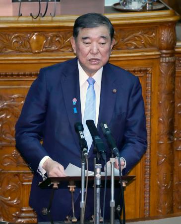 　参院本会議で答弁する石破首相＝４日午前