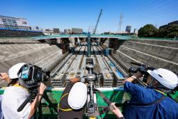 　報道陣に公開されたリニア中央新幹線神奈川県駅（仮称）の工事現場＝５日午後、相模原市