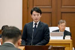 　兵庫県議会で発言する斎藤元彦知事＝６日午前