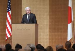 　演説する米国のグラス駐日大使＝６日午後、東京都港区
