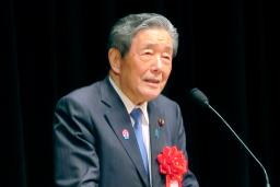 　自民党会合であいさつする森山幹事長＝７日午後、盛岡市