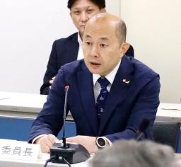 　平和宣言文の第２回起草委員会で発言する長崎市の鈴木史朗市長＝７日午前、長崎市