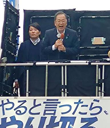 　街頭演説する公明党の斉藤代表＝７日、横浜市