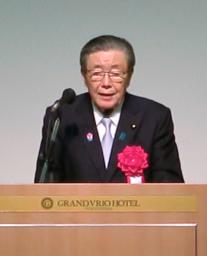 　自民党会合で発言する森山幹事長＝８日午後、徳島市