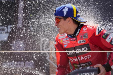 　アラゴンＧＰで今季４勝目を挙げ、喜ぶドゥカティのマルク・マルケス＝８日、アルカニス（ＡＰ＝共同）