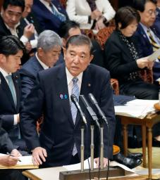 　参院決算委で答弁する石破首相＝９日午後