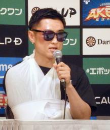 　敗戦から一夜明け、記者会見する前ＩＢＦ王者の西田凌佑＝９日、東京都文京区