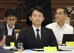 　兵庫県議会で議員の発言を聞く斎藤元彦知事＝６日
