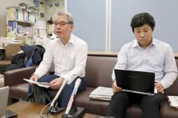 　取材に応じる「自由法曹団」兵庫県支部の弁護士ら＝１０日午後、兵庫県庁