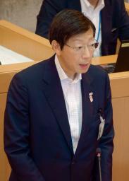 　神戸市議会で市長選への出馬を表明する久元喜造市長＝１０日午後