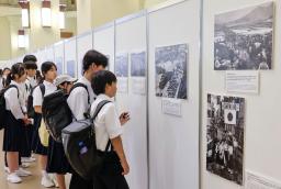 　被爆建物「旧日本銀行広島支店」で始まった被爆８０年特別企画の報道写真展＝１２日午前、広島市中区