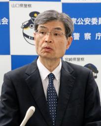 　記者会見する警察庁の楠芳伸長官＝１２日午前、警察庁