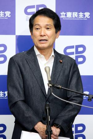 　記者会見する立憲民主党の大串代表代行＝１７日午前、国会