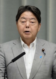 　記者会見する林官房長官＝１９日午前、首相官邸