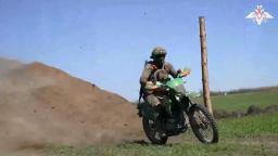 　ロシア軍のバイク部隊の兵士（ロシア国防省のテレグラムから・共同）