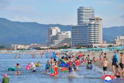 　１日に開業した北朝鮮・江原道にある「元山葛麻海岸観光地区」のリゾート施設（朝鮮通信＝共同）