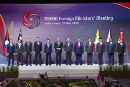 　５月の東南アジア諸国連合（ＡＳＥＡＮ）外相会議に出席した外相ら＝マレーシア・クアラルンプール（ＡＰ＝共同）