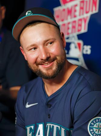 　オールスター戦の前日、記者会見するマリナーズのローリー＝アトランタ（共同）