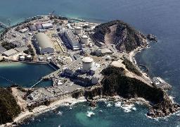 　関西電力美浜原発。手前から３号機、２号機、１号機＝３月、福井県美浜町