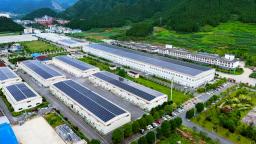 　中国貴州省銅仁市にある「貴茶集団」の工場（同社提供）