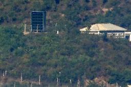 　韓国北部坡州市から見えた北朝鮮の拡声器＝２０２４年１０月（共同）