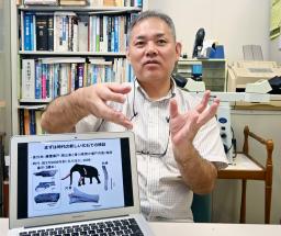 　研究内容について説明する岡山理科大の辻極秀次教授