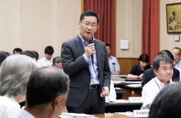 　リニア中央新幹線の工事による影響を議論する静岡県の専門部会であいさつする平木省副知事＝２０日午前、静岡県庁