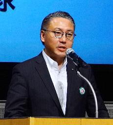 　福岡市で開かれたシンポジウムで、あいさつする長崎県の大石賢吾知事＝２９日午後