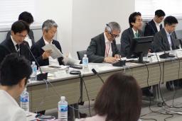 　医療データの活用について議論する内閣府の検討会＝３日午前、東京都千代田区