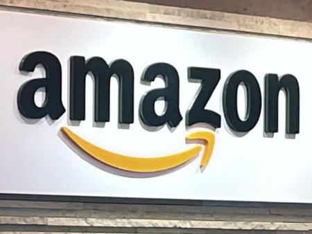 　アマゾンジャパン本社に掲げられたロゴマーク＝２０２４年１１月、東京都目黒区