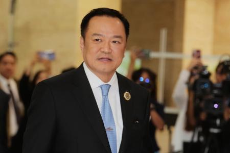 　議会に着く「タイの誇り党」のアヌティン党首＝５日、バンコク（ＡＰ＝共同）